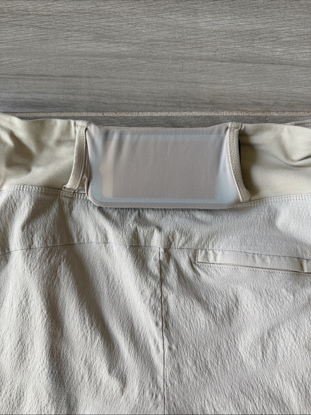 Athleta Trekkie Short Khaki Color - Picture 4 of 4